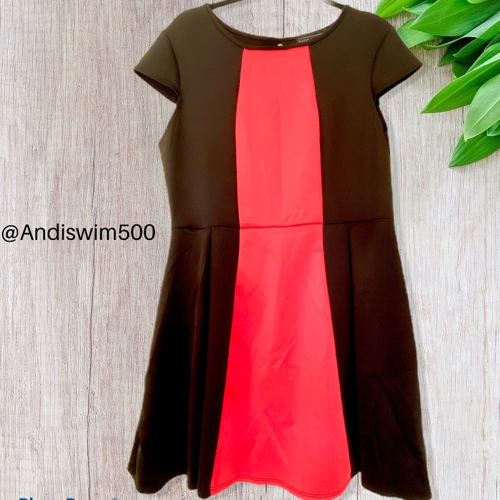 Karin Stevens Black & Coral Keyhole Dress; L